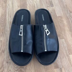 RUDSAK Black Slides with Silver Zipper
